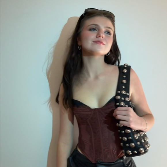 olivia_sabrina_